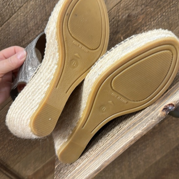 Andre Assous Women's Reese Leather Espadrille Wedge Sandal - Size 8 - Picture 4 of 7